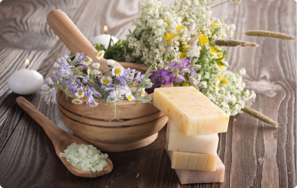 Como baño de hierbas para la tensión de la piel y el cuero cabelludo