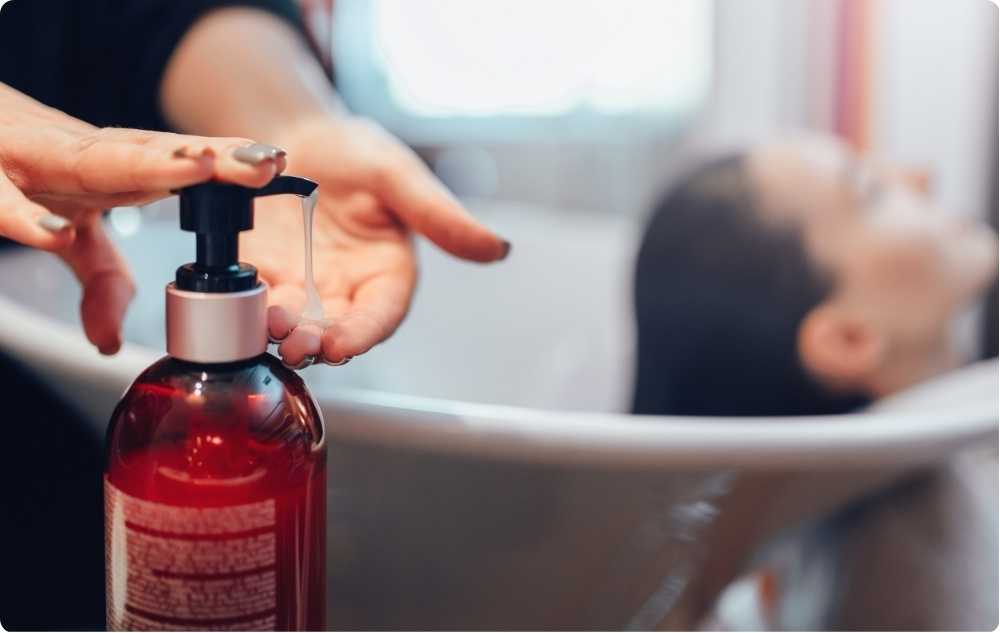 Como aditivo del champú antigrasa para el cuero cabelludo